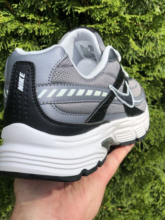 Розпродаж кросівки Nike INITIATOR