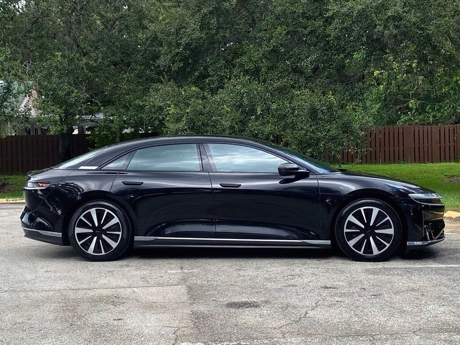 Lucid Air Touring      2024