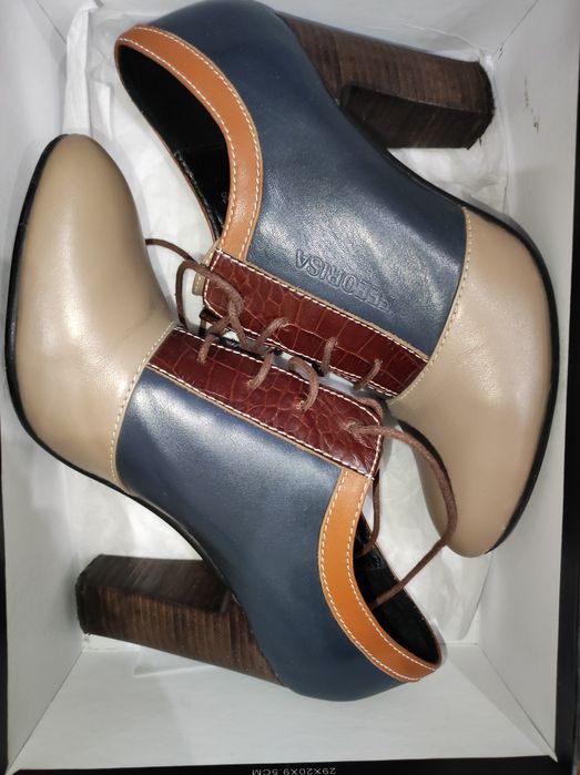 Жіночі туфлі Feeorisa