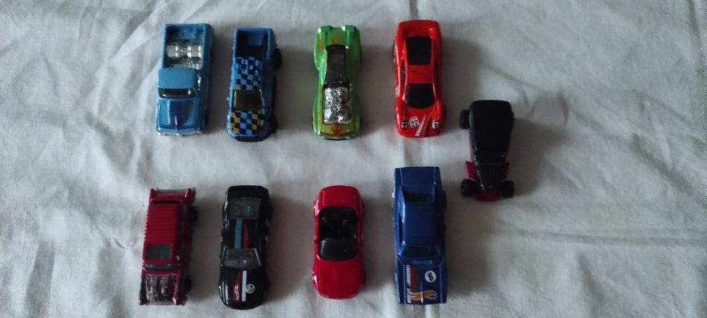 Продам модельки машин Хот Виллс.