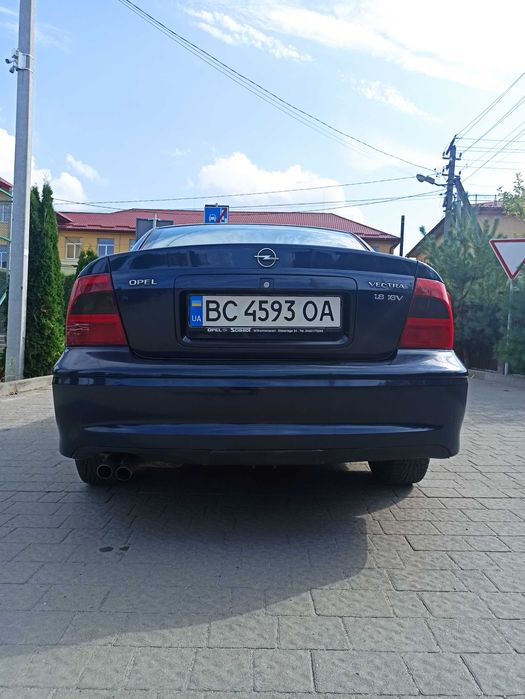 Opel Vectra 1.8 бензин 2000р.