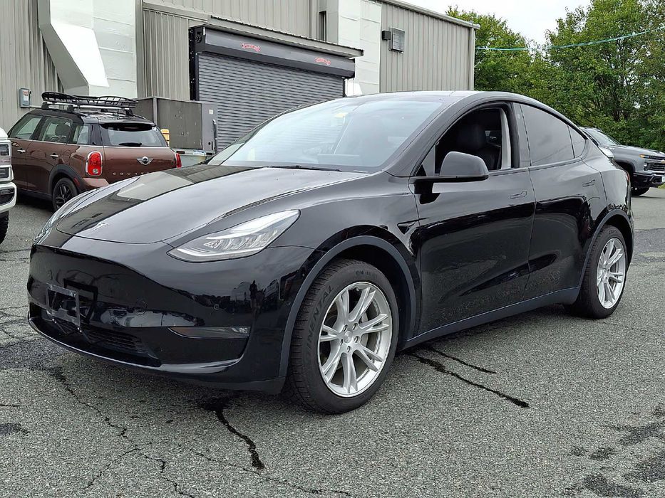 Tesla Model Y      2021