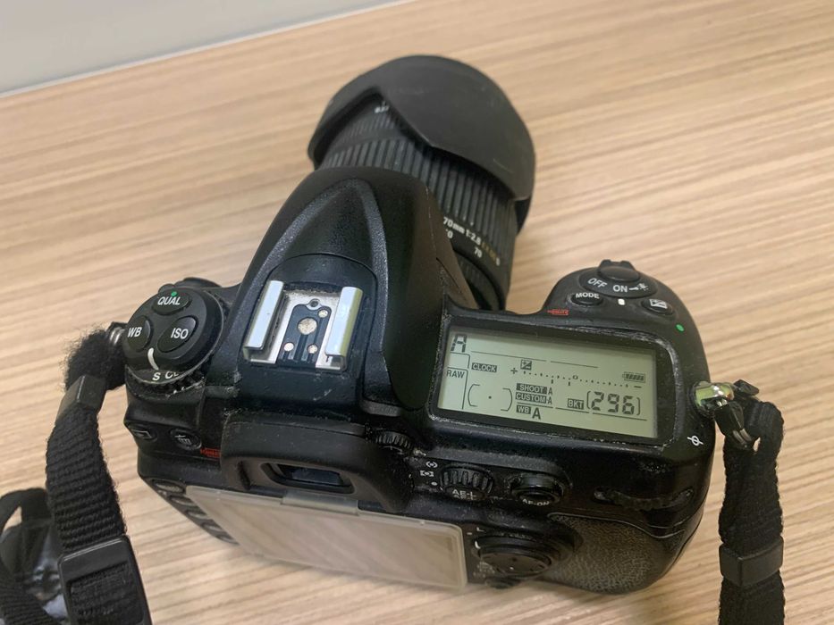 Nikon D300 body, дзеркальний фотоапарат
