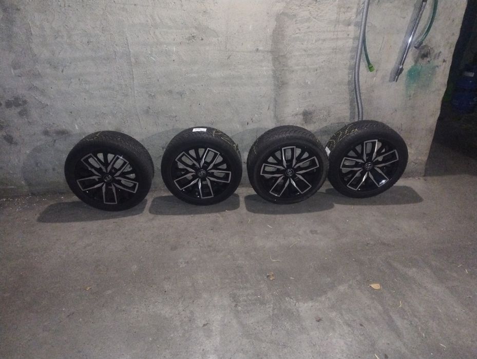 Koła toyota Alufelgi  17x77/2j ET49 opony zimowe 225/45 r17