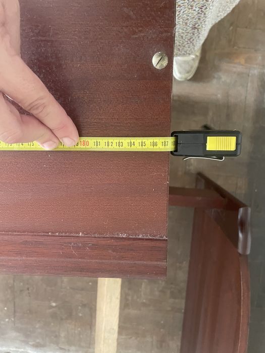 cama de solteiro de madeira e cristaleira madeira forte