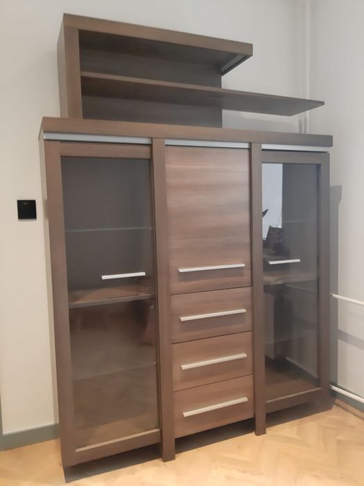 Witryna szklana z półką na ścianę