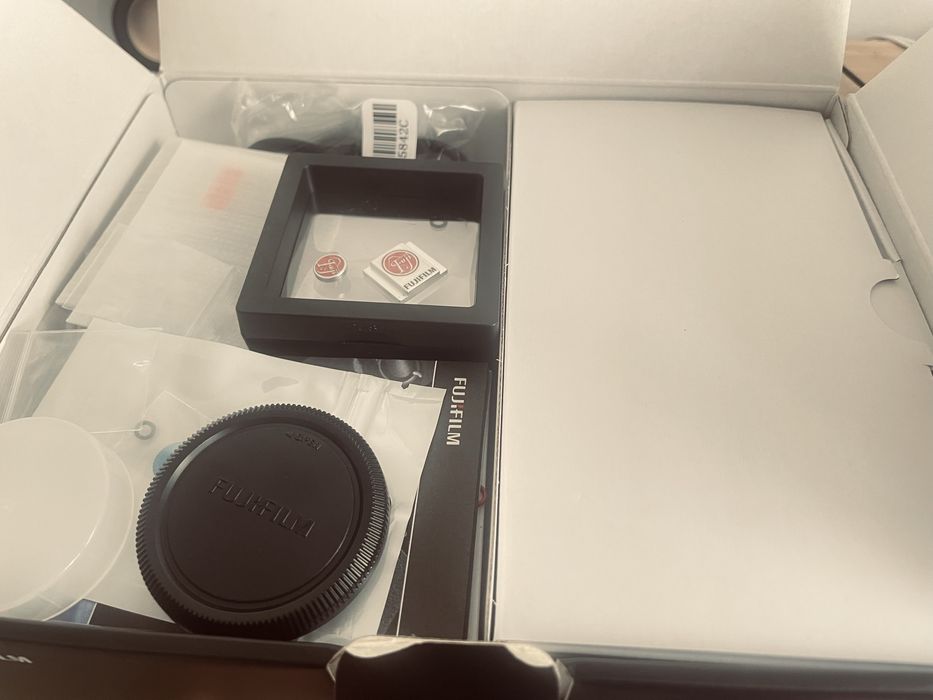 Máquina Fujifilm XT-30 ii +  Kit Lente XC15-45 + Peak Design + Extras