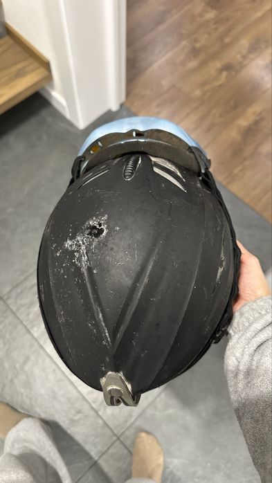 Лижний шолом з окулярами в хорошому стані, потрібно гарно відмити