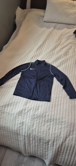 Dres NIKE 128-137 JAK NOWY