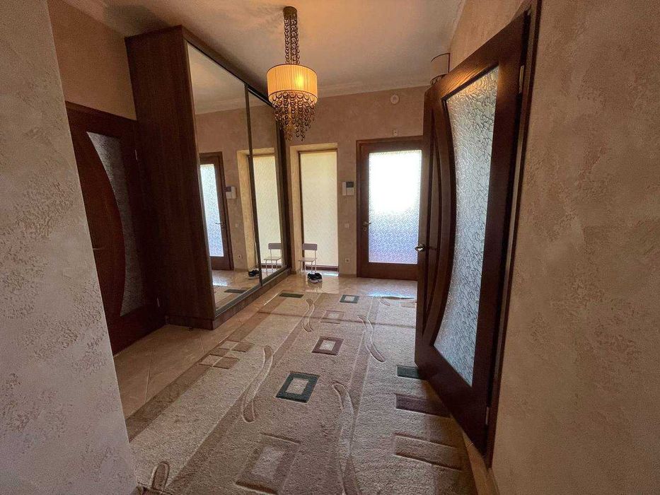 Продаж приватного будинку в Космічному районі