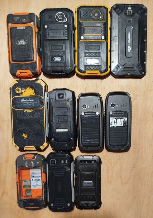 04.12 Лот мобільних, захищених, радіотелефонів та смартфонів. Вживані.