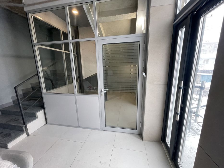 Под маникюр,визаж,мастерскую