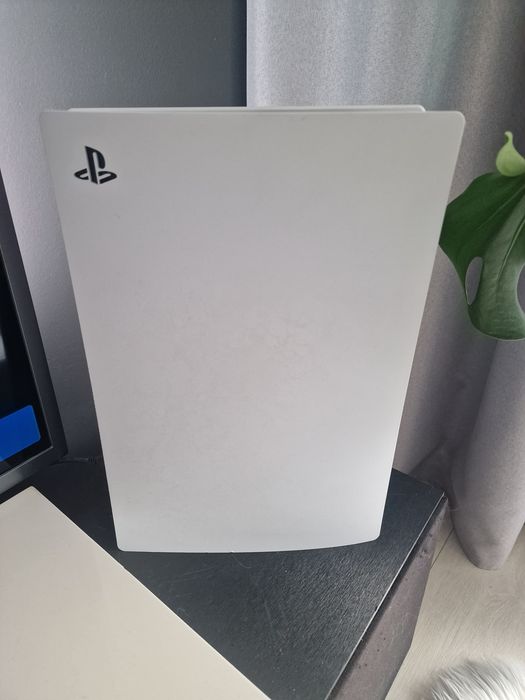 Sprzedam ps5 + gra