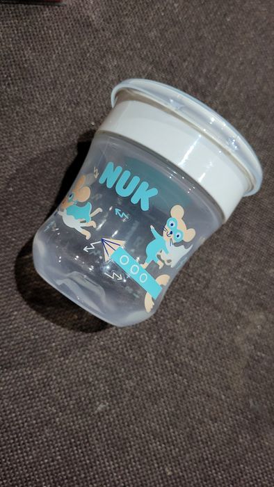 Kubek niekapek Nuk +6m