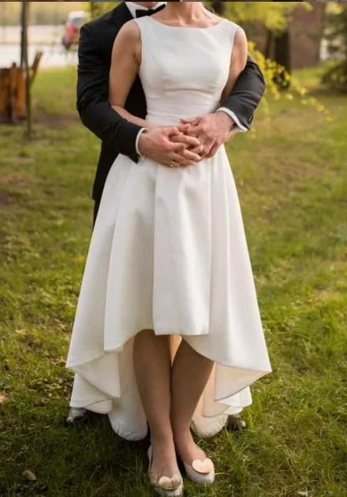 Suknia ślubna asymetryczna