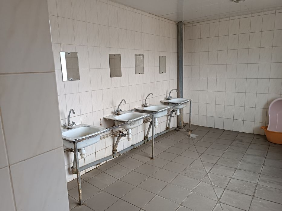 Продається кімната в гуртожитку.