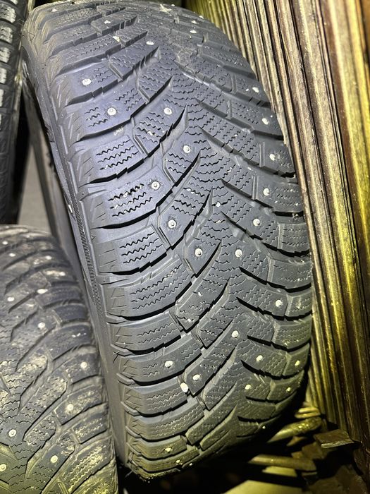 Продам зимову шиповану гуму на дисках 3000грн/шт+ торг