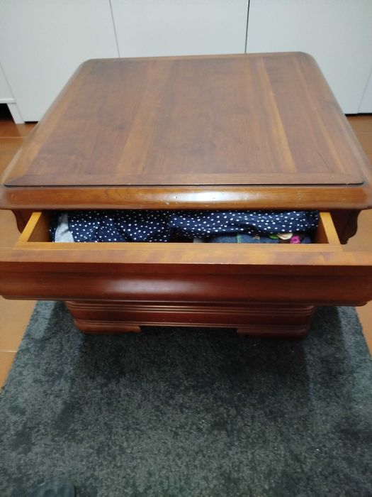 Mesa de sala com gaveta