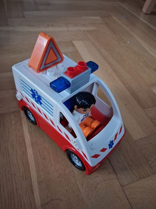 LEGO Duplo 4979 Karetka z dźwiękiem i błyskiem