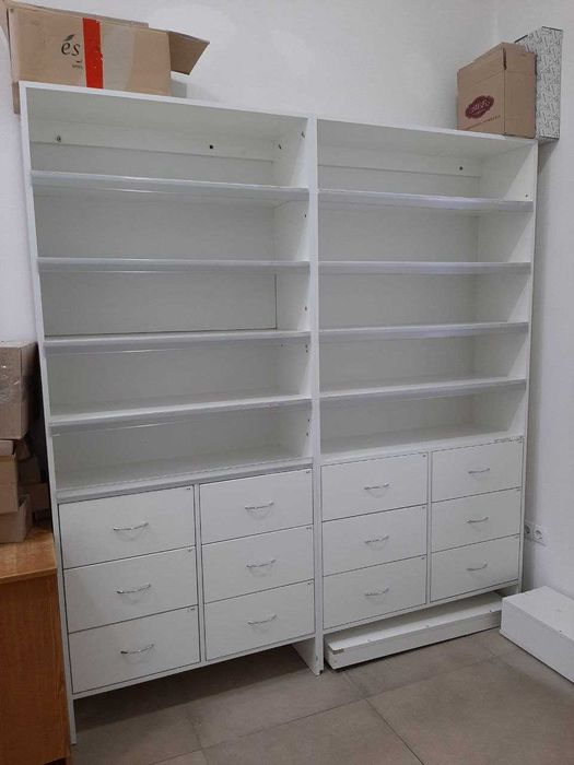 Продаж меблів у аптеку