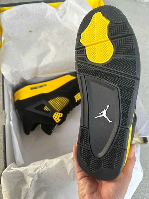 Jordan 4 Retro Thunder R.43