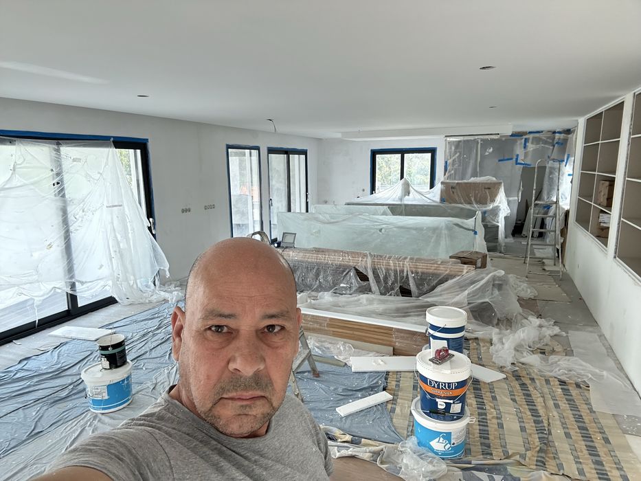 Faco trabalhos de trolha e pintura