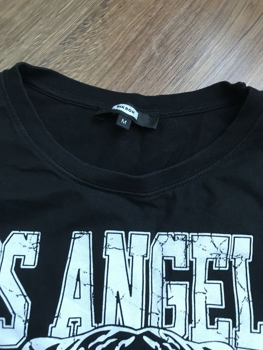 Жіноча вкорочена чорна футболка одяг худі кофта світшот безкоштовно