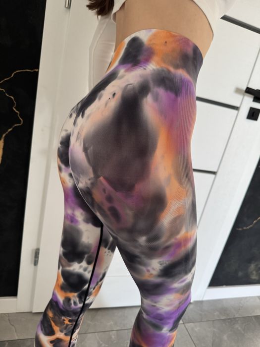 Legginsy wysoki stan uwypuklające pupę