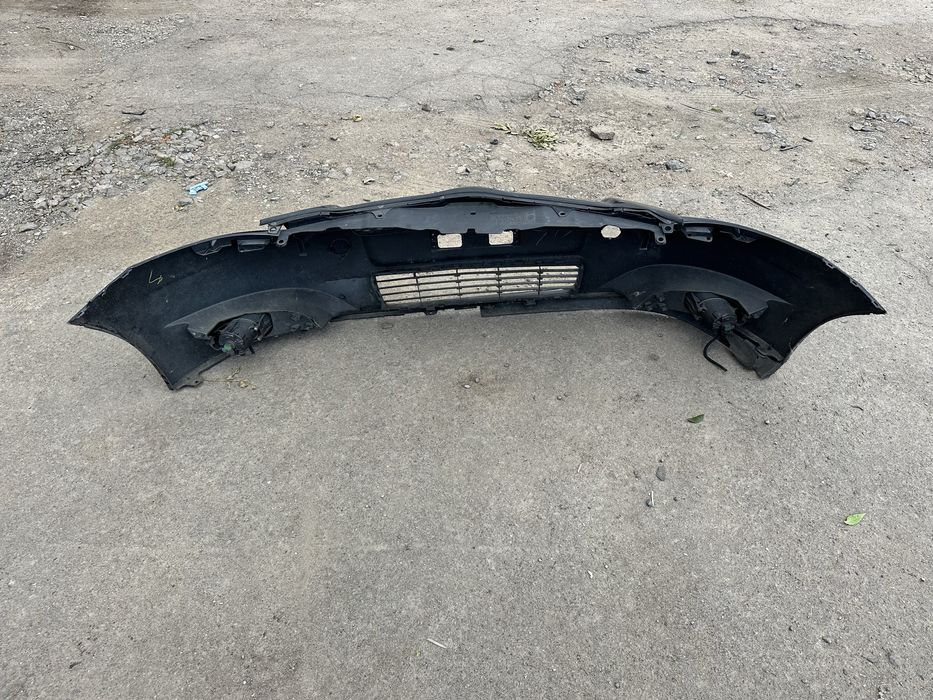 Передній бампер Toyota Auris E150 Тойота Ауріс Е150 2007-2009