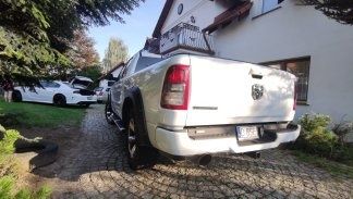 Dodge RAM 1500 HEMI 5,7 4WD-auto 5 generacja V