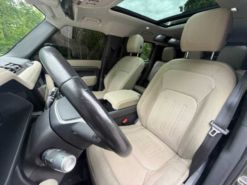 2020 Land Rover Defender 110 SE