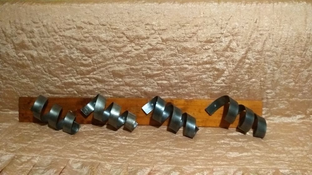 Підставка для келихів та вина.