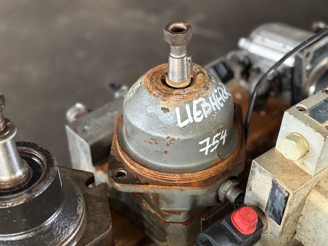 Silnik hydrauliczny do chłodnicy liebherr volvo cat hitachi