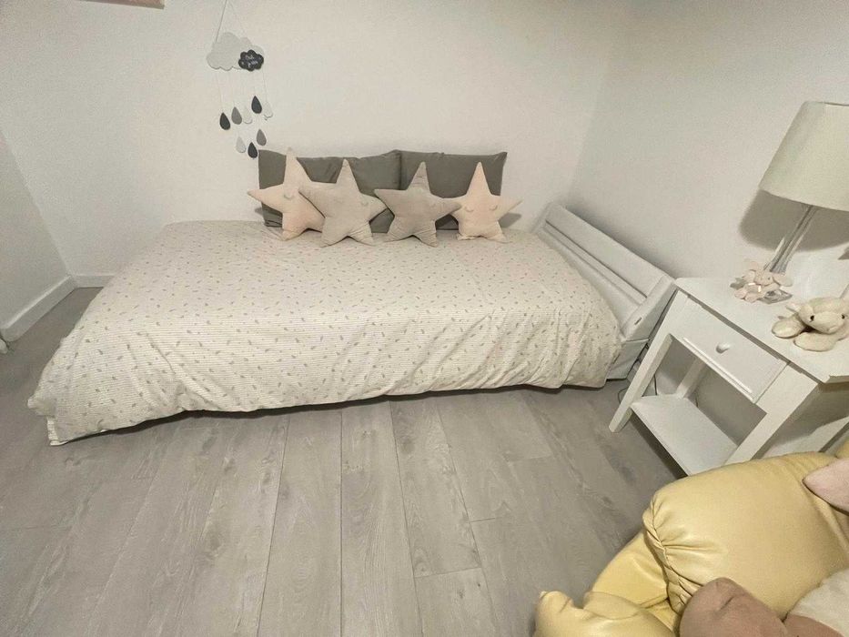 Cama de solteiro almofadada em bom estado