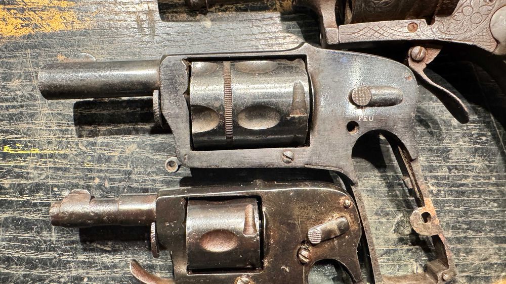 Pistolas antigas para decoração do XIX