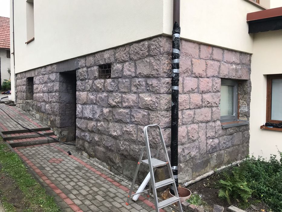 Piaskowanie-sodowanie cegły, kamienia, stali, drewna.