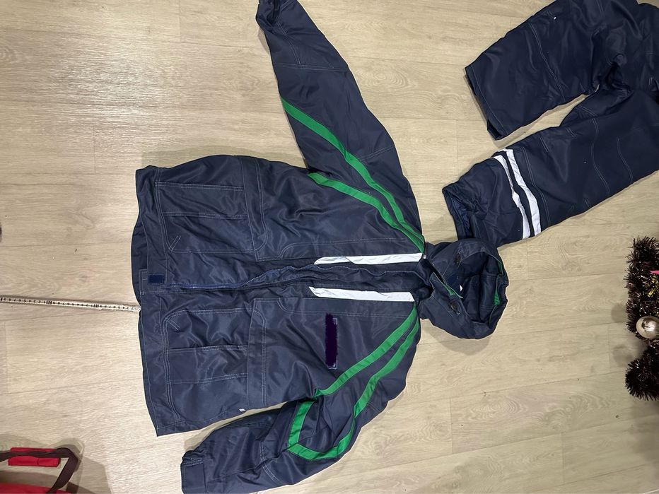 Продам комбинезон, зимнюю куртку, рабочая форма размер 66, 52 комплект