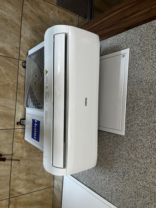 Sprzedam klime Haier uszkodzoną