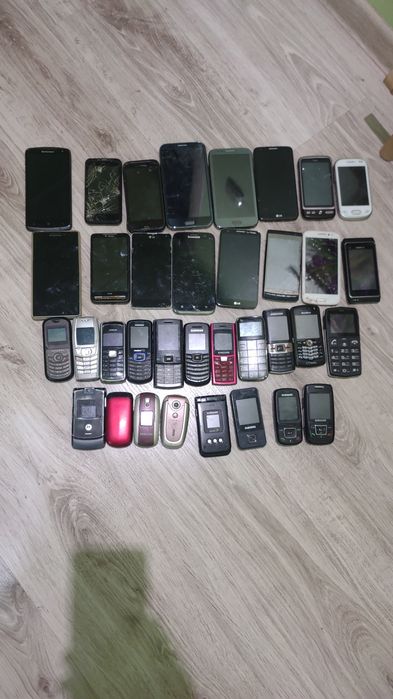 Продам телефоны на запчасти