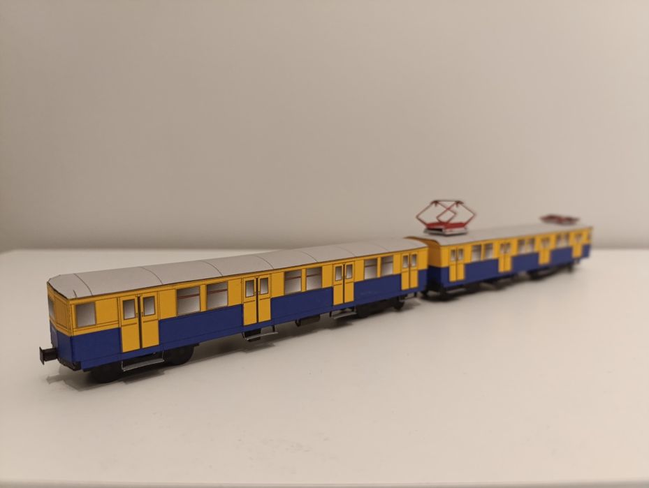 Model kartonowy zabawka pociąg miejski  autobus szynowy EW90-12 elektr