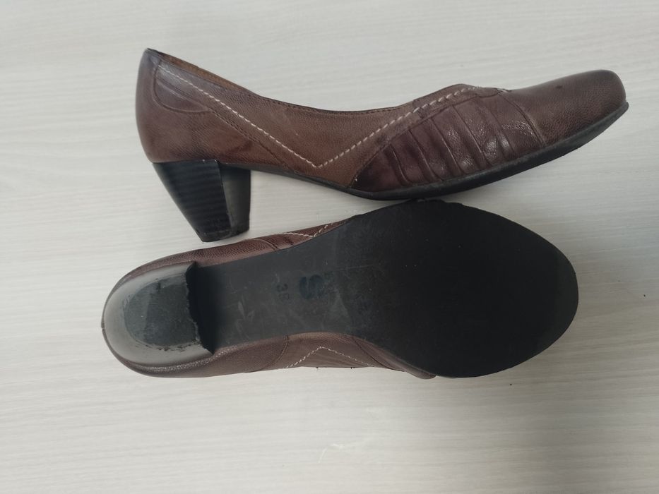 Sprzedam damskie buty rozmiar 38.