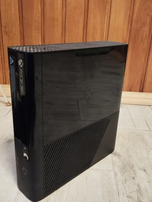 Продам Xbox 360 в хорошому стані