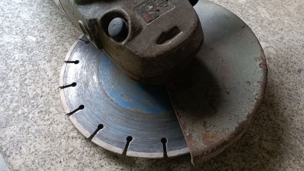 Rebarbadora Bosch GWS 18-230