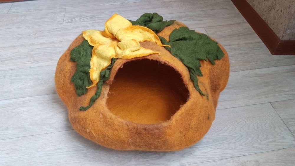 Будиночок для котика або маленької собачки.