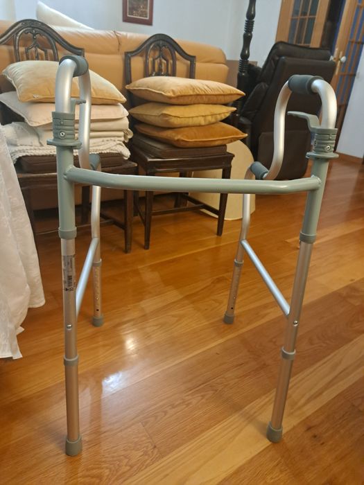 Andarilho em alumínio como novo