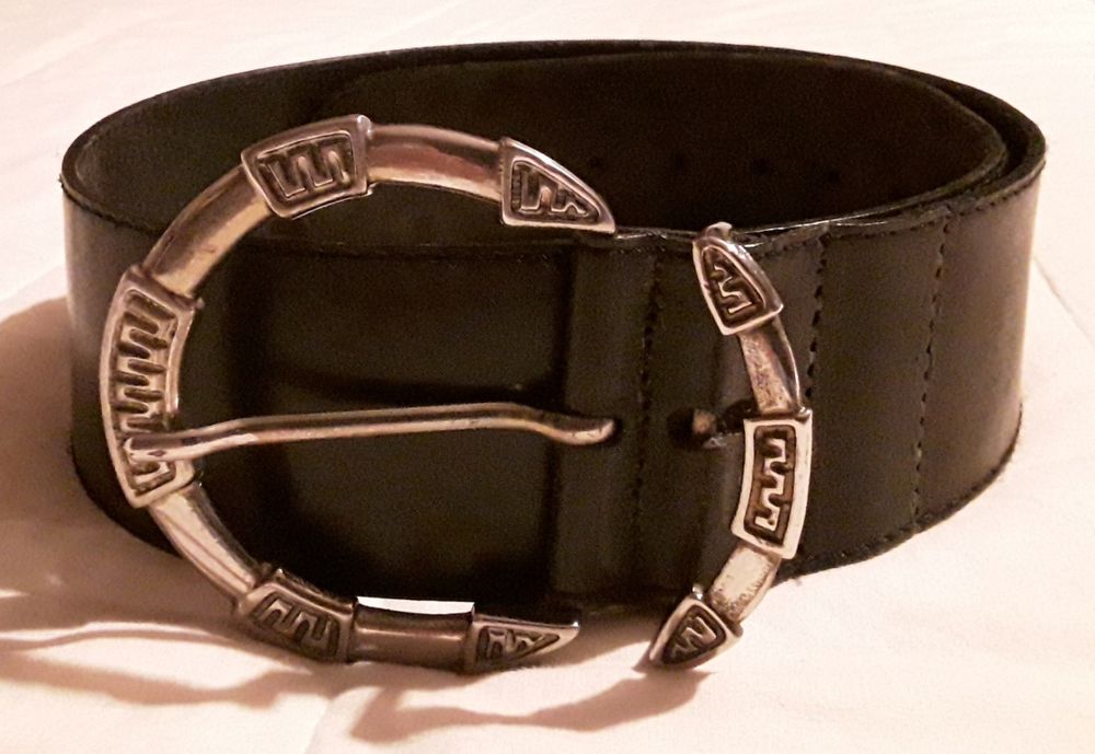 Cinto preto largo para senhora, sem marca