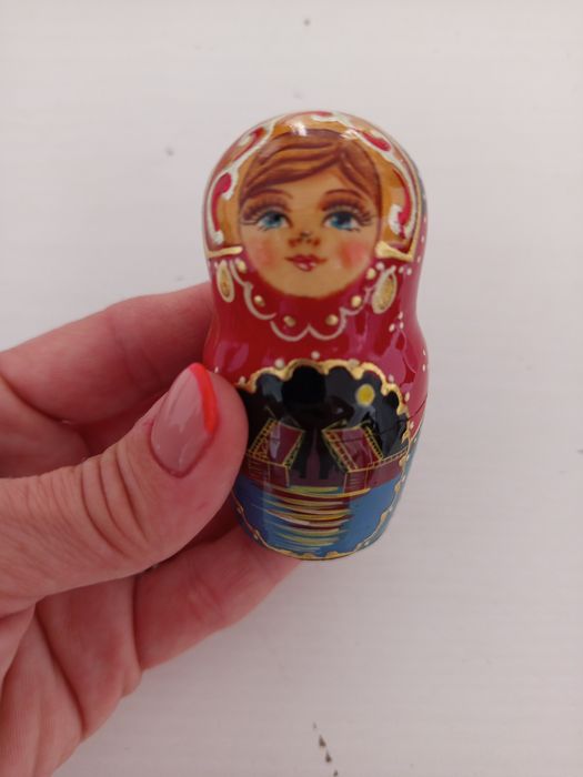 Matrioskas em madeira pintadas a mao