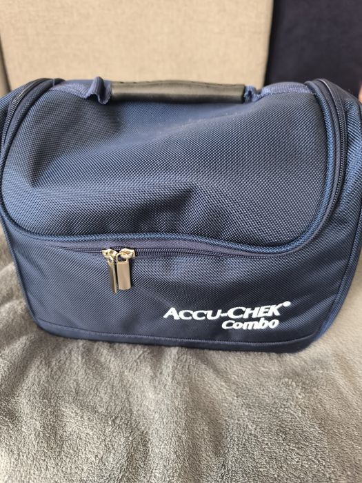 Pompa insulinowa ACCU-CHEK COMBO i pakiet startowy.