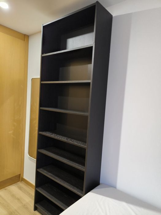 Estante preta BILLY Ikea com extensão