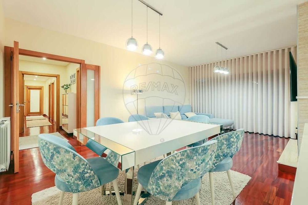 Sala completa - sofa e mesa 6 cadeirões + aparador e móvel de canto